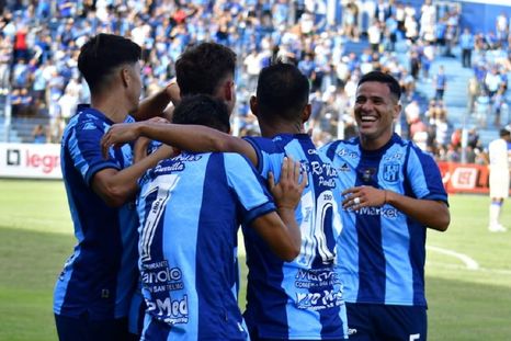 San Telmo sumó de a tres ante el Tomba. San Telmo sumó de a tres ante el Tomba.