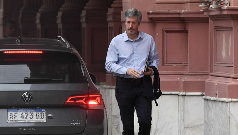 El presidente del Banco Central, Santiago Bausili, dispuso la medida que quedó plasmada en el decreto 72/2003 y apunta a empresas con importaciones pendientes de pago. Foto: Télam