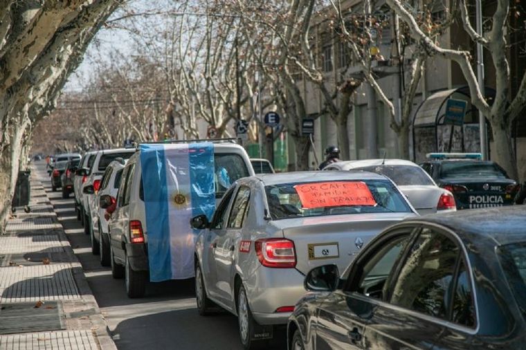 Una imagen de la caravana que hicieron los gastronómicos en San Rafael este lunes.