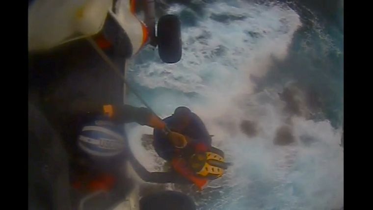 Captura de pantalla del peligroso rescate Foto: NewsCesspool.