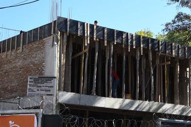 MDZol | La crisis económica y política ha frenado las obras chicas debido a la suspensión de la venta de materiales para la construcción Foto: ALF PONCE MERCADO / MDZ