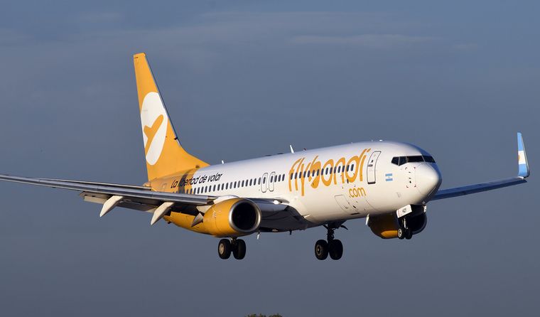 avion flybondi boeing 737 800  (8)