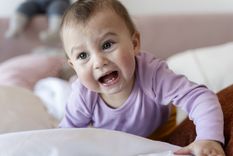 El primer diente suele aparecer antes del primer año del bebé.