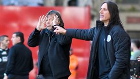 Ricardo Zielinski junto al exarquero Juan Carlos Olave. El DT de Belgrano volvió a hacer historia con el Pirata y dejó una frase que recordó la histórica Promoción de 2011 ante River.