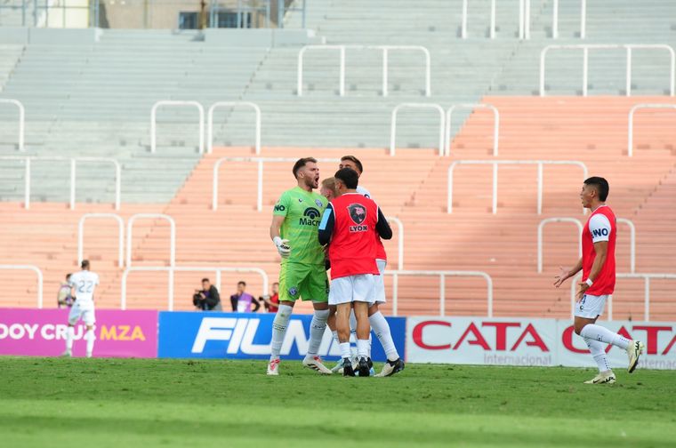 El clásico se jugó el sábado pero todavía quedan resabios. Foto: Alf Ponce / MDZ