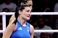 Angela Carini anunció que se retira del boxeo. Foto: EFE