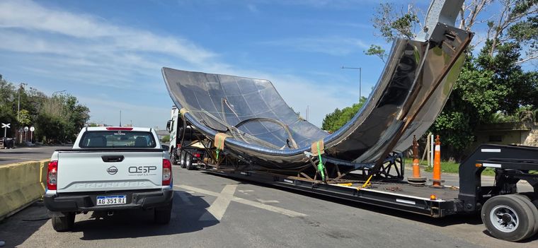 Este lunes, se llevará a cabo la colocación del último pétalo de la Floralis Genérica.