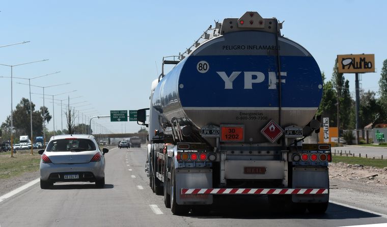 camion cisterna ypf naftas (4)
