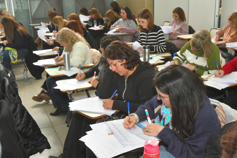 La Dirección General de Escuelas confirmó la convocatoria a los postulantes que aprobaron el Concurso de Antecedentes, Méritos y Oposición para cargos directivos en Secundaria.