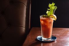 Disfruta un exquisito Bloody Mary para comenzar el año, en su día internacional ¡te encantará!