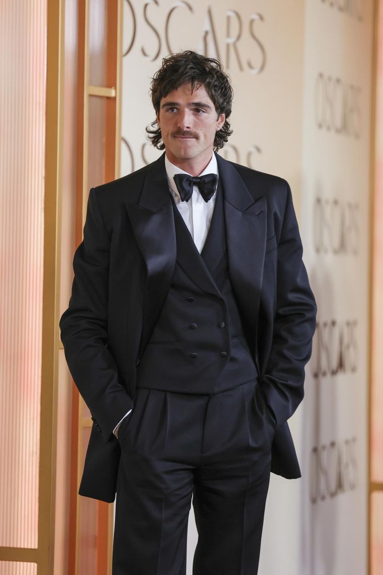 Jacob Elordi. Jacob Elordi.