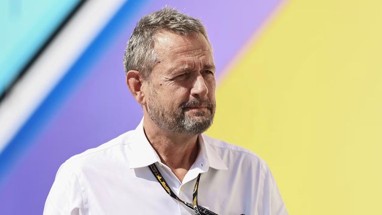 Steve Nielsen todavía no asumió en Alpine