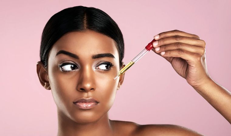 Muchas famosas buscan revitalizar su belleza con distintos productos naturales. Foto: Allure