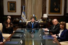 El presidente Javier Milei junto a la secretaria de Seguridad Nacional de Estados Unidos, Kristi Noem, su par argentina, Patricia Bullrich, y el canciller, Gerardo Werthein.