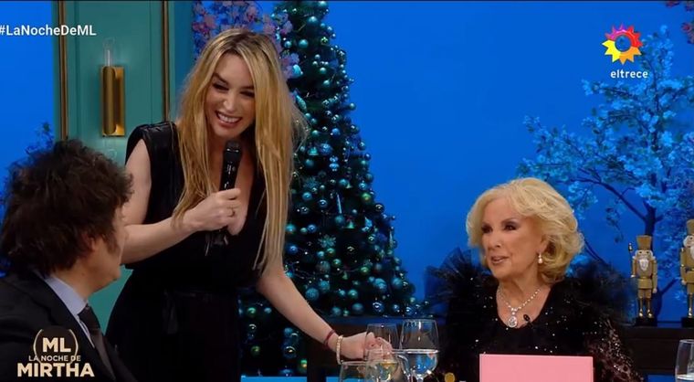 Fátima con Mirtha Hace algunas semanas, Fátima Flórez irrumpió en el piso de Mirtha Legrand, en la visita de Javier Milei al programa. Foto: X @MoskitaMuertaOk.