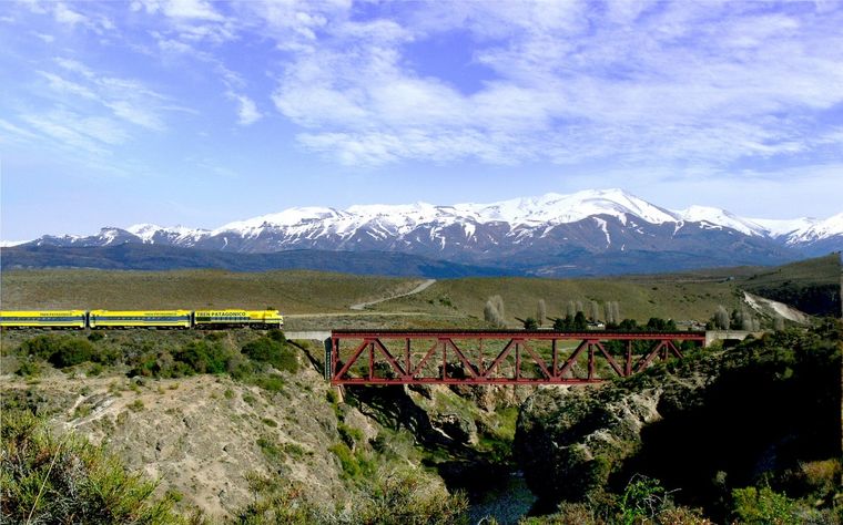 El Tren Patagónico conecta la Cordillera de Los Andes y el Océano Atlántico Foto: Tren Patagónico