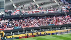 La hinchada de River en el estadio Lumen de Seattle. Foto: captura de TV. La hinchada de River en el estadio Lumen de Seattle. Foto: captura de TV.