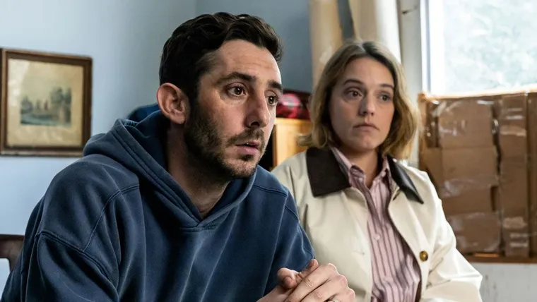 Las calles de Barcelona sirven como escenario para un relato que expone las consecuencias del avance inmobiliario corporativo. Las calles de Barcelona sirven como escenario para un relato que expone las consecuencias del avance inmobiliario corporativo.