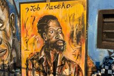Un mural recuerda a Maseko en su ciudad natal de Springs.