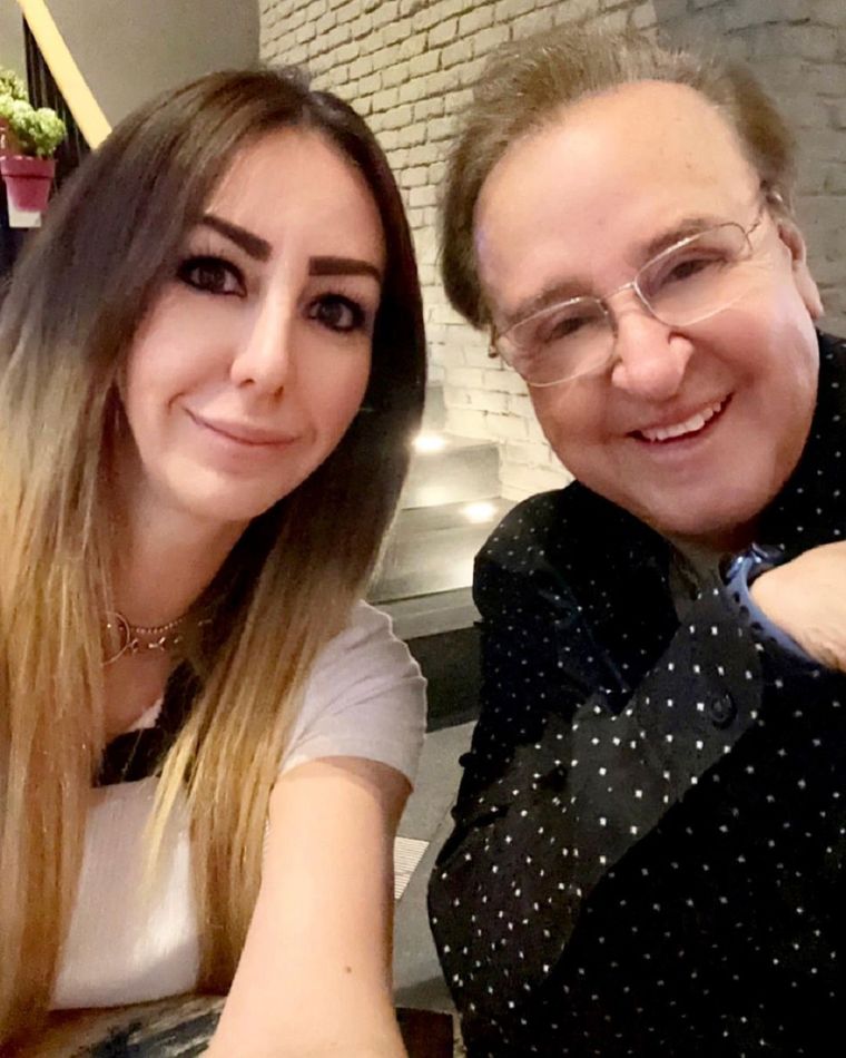Carlos Villagrán junto a su hija Vanesa. Foto: Instagram