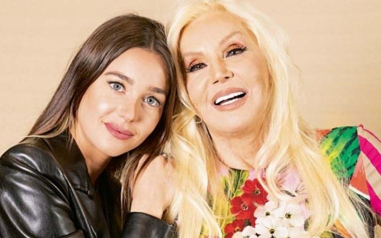 La banca Susana es una pieza clave en el emprendimiento de su nieta.