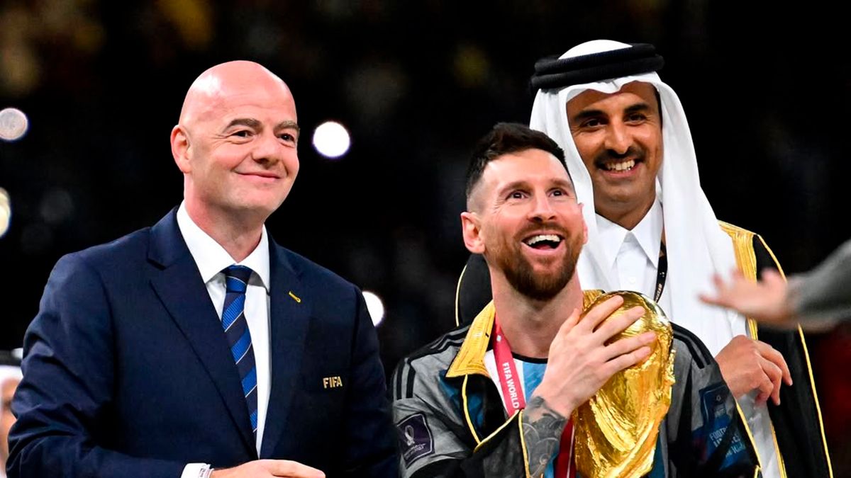 El peculiar mensaje de Gianni Infantino a Lionel Messi a un año para el