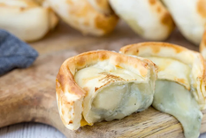 El sabor garantizado en esta receta de empanadas de roquefort y nuez.