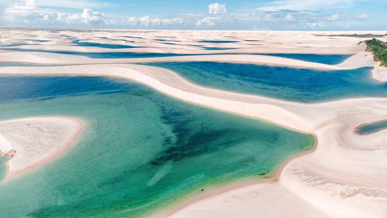 Brasil no solo posee playas y hermosos pueblos, sino también dunas que se llenan de lagunas de agua turquesa.