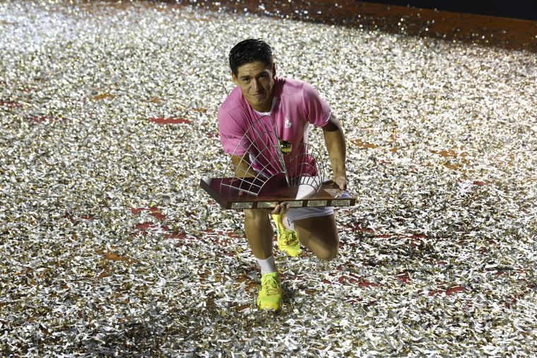 Sebastián Báez se consagró bicampeón del ATP 500 de Río de Janeiro, al vencer en sets corridos al francés Alexandre Muller. Foto: EFE
