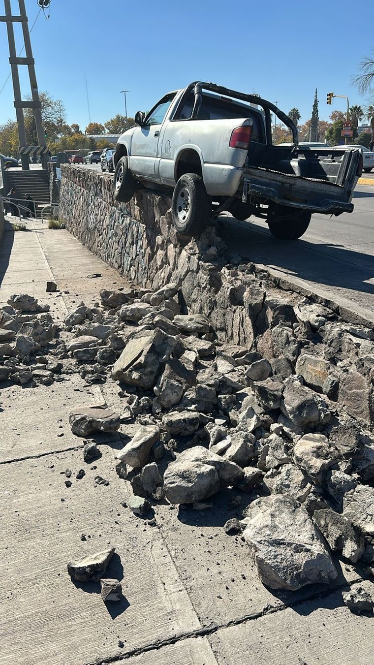 Así terminó la camioneta en Costanera casi Alem