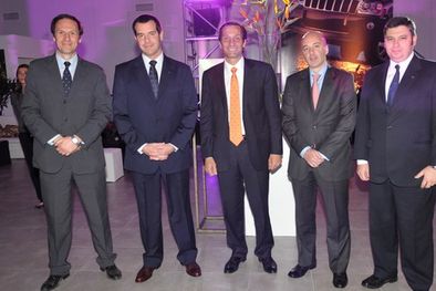 MDZol | Pablo Ferraresi, Diego Vignatti -presidente de Chrysler Argentina-, Armando Genco -presidente del grupo local-, Lucas Ramírez y Diego Pellegrini. Foto: Gerardo Gómez / MDZ