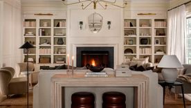 La simetría siempre fue un truco para crear un living tranquilo y ordenado. Las tendencia para 2026 consiste en darle más vida al diseño.Créditos: McGee & Co La simetría siempre fue un truco para crear un living tranquilo y ordenado. Las tendencia para 2026 consiste en darle más vida al diseño.Créditos: McGee & Co