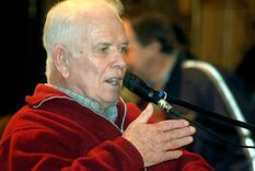 Julio López desapareció en 2006 justo antes de declarar en el juicio contra Miguel Etchecolatz