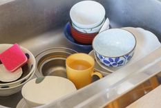 Conoce el significado de no lavar los cubiertos antes de ir a dormir Foto: Shutterstock