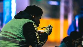 Ante el frente frío que se avecina, lanzan colectas urgentes para asistir a personas en situación de calle.
