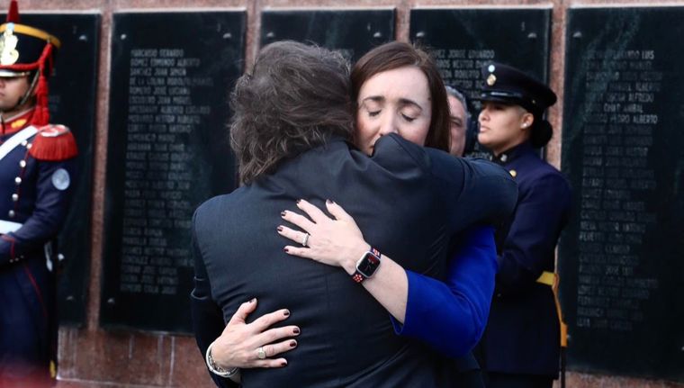Javier Milei y Victoria Villarruel se fundieron en un emotivo abrazo Foto: Presidencia