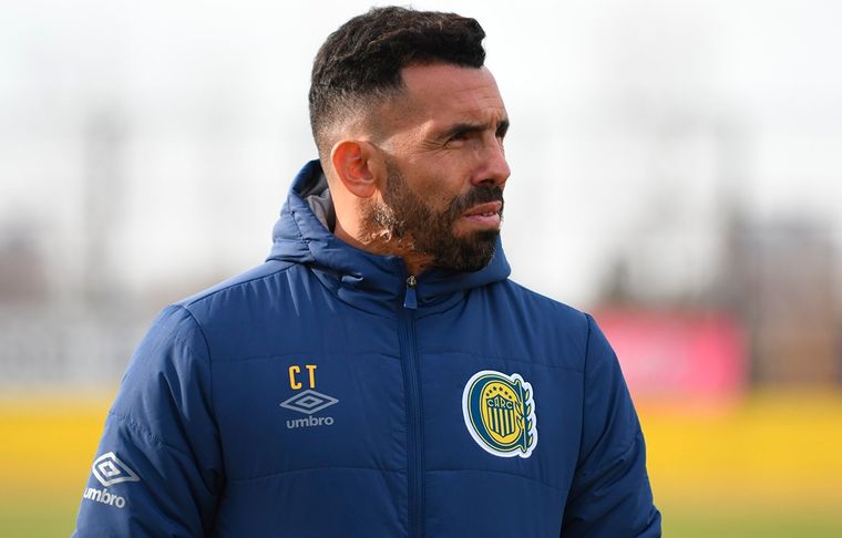 Carlos Tevez Carlitos dirigió su primera práctica en Rosario Central. Foto: Rosario Central