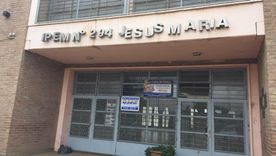 Una alumna de 15 años del IPEM 294 de Jesús María, falleció en la madrugada de este viernes tras un grave accidente ocurrido dentro de la escuela la tarde anterior, cuando un arco de fútbol se le cayó encima. Una alumna de 15 años del IPEM 294 de Jesús María, falleció en la madrugada de este viernes tras un grave accidente ocurrido dentro de la escuela la tarde anterior, cuando un arco de fútbol se le cayó encima.