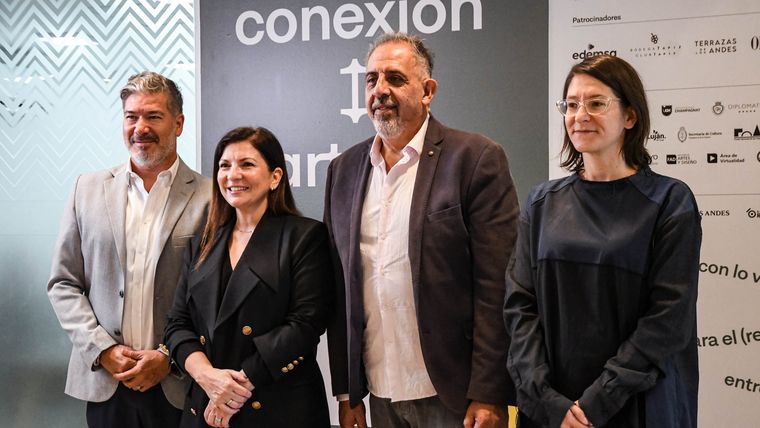 Iván Martínez, Larisa Andreani, Fabián Sama y Lucrecia Palacios, en el Museo Municipal de Arte Moderno, donde se realizaron los conversatorios de Conexión ArteBA. Iván Martínez, Larisa Andreani, Fabián Sama y Lucrecia Palacios, en el Museo Municipal de Arte Moderno, donde se realizaron los conversatorios de Conexión ArteBA.