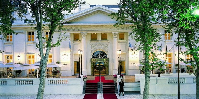 La tradicional fachada del Hotel Plaza se mantuvo a pesar de la nueva construcción. Foto: Web