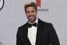 William Levy cantó apasionadamente una romántica canción de amor.