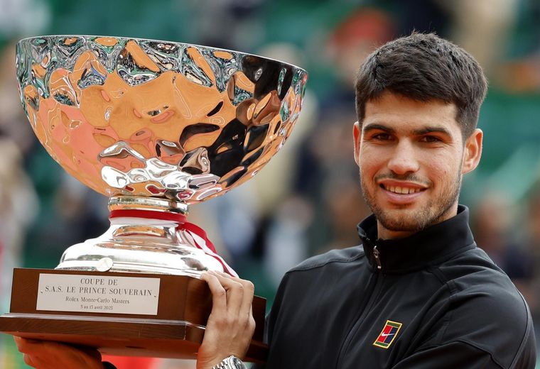 Alcaraz se consagró campeón del Masters 1000 de Montecarlo al vencer a Lorenzo Musetti. Foto: EFE