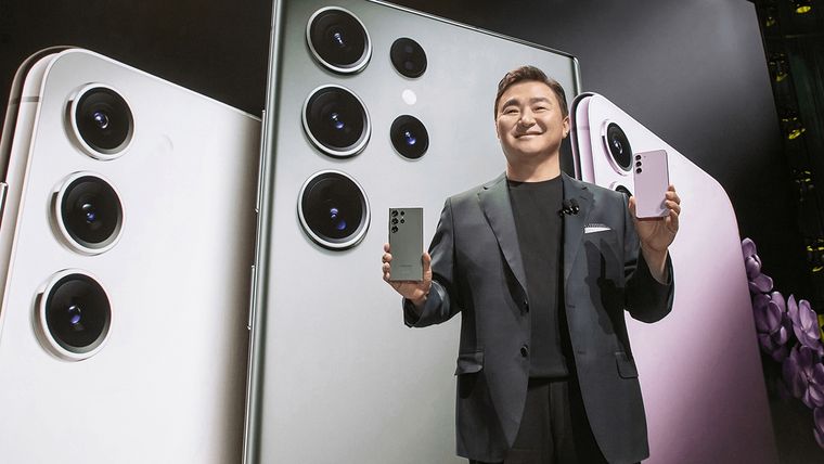 El actual teléfono de gama alta recibirá cambios menores este año. El actual teléfono de gama alta recibirá cambios menores este año.