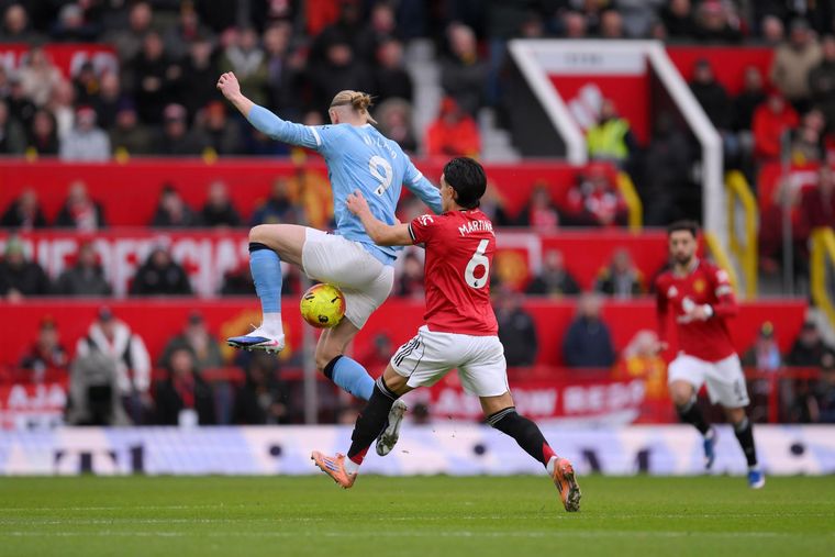 Lisandro Martínez fue titular en la victoria del United sobre el City. Lisandro Martínez fue titular en la victoria del United sobre el City.