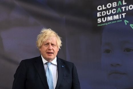 Boris Johnson se vio obligado a levantar las restricciones en Inglaterra. Foto: EFE