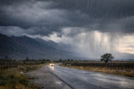 Tiempo inestable en Mendoza (foto ilustrativa, generada con IA). Tiempo inestable en Mendoza (foto ilustrativa, generada con IA).