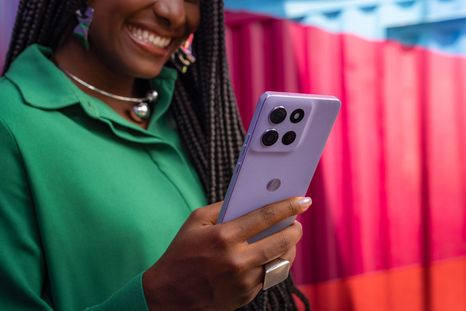 El Motorola Moto G86 5G combina una pantalla pOLED, 8 GB de RAM y 256 GB de almacenamiento ampliable. El Motorola Moto G86 5G combina una pantalla pOLED, 8 GB de RAM y 256 GB de almacenamiento ampliable.