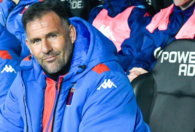 Diego Dabove salió al cruce tras las quejas de Ayude por la cancha de Morón: “Jugamos donde nos dicen”, tiró el DT de Tigre.&nbsp;