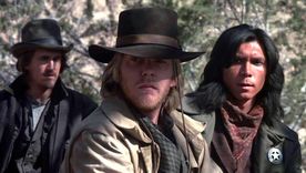 Dermot Mulroney, Kiefer Sutherland y Lou Diamond Phillips en el aclamado western de 1988.