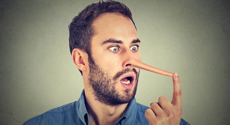 Las frases que dicen los hipócritas y mentirosos, según la IA Foto: Shutterstock